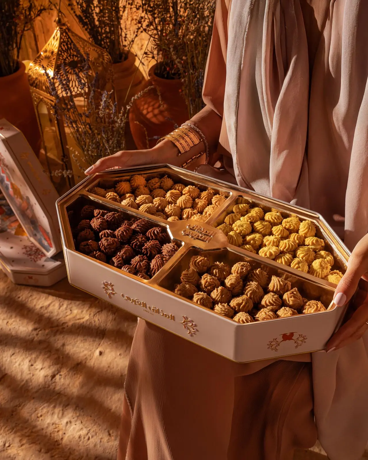 AlMthaq AlArabi Stuffed Petit Four Variety 800 gm - view 3