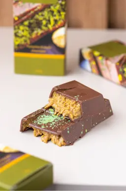 Truffelinos Pistachio With Kunafa Chocolate Bar 100 Gm