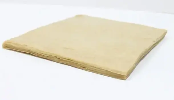 عجين مطبق ابيض
