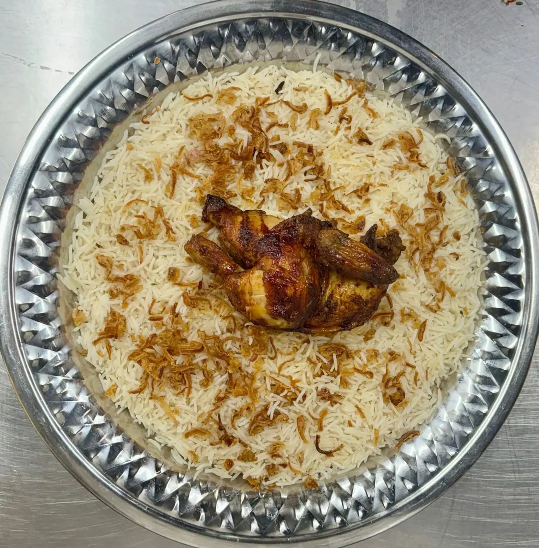 نصف دجاج شواية رز  أبيض