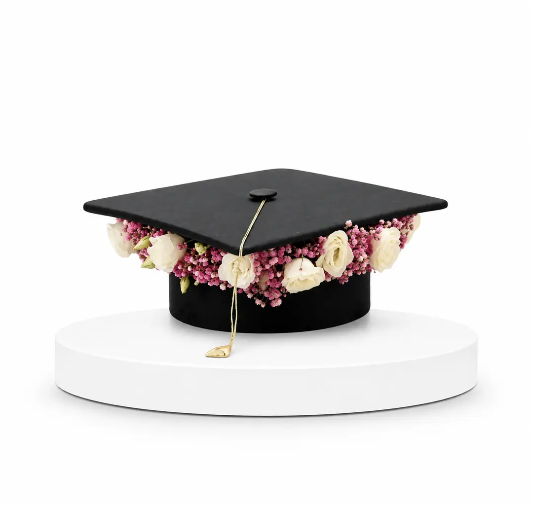 Hat with natural roses