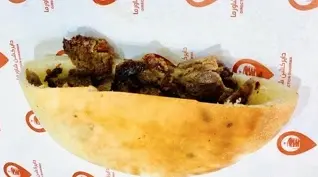 شاورما نص خبزة لحم