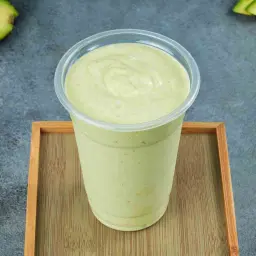 موز بالحليب بالافوكادو