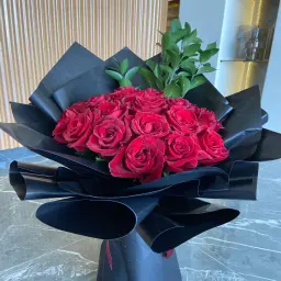 باقة الورود الحمراء