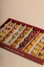 علبة بقلاوة فاخرة مشكلة