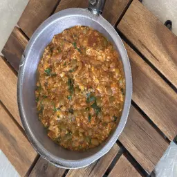 بيض بالبازلاء