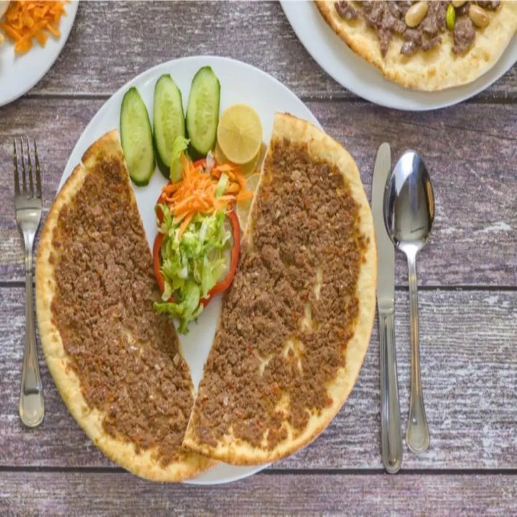 فطيرة لحم بعجين