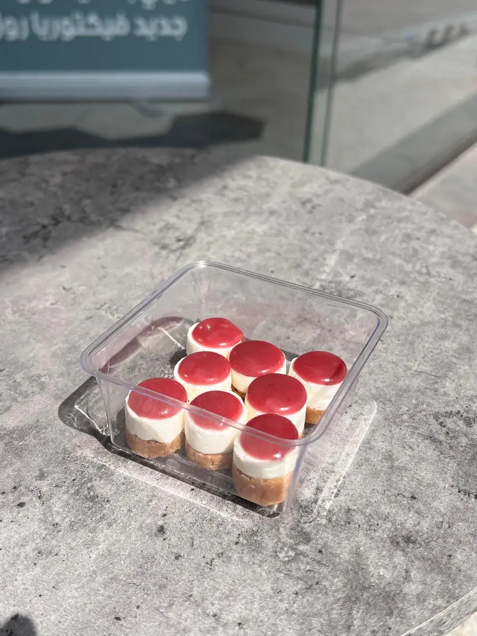 Tiny Mix berries and strawberry Cheesecake The size of the piece 2 cm * 2 cm