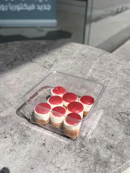 Tiny Mix berries and strawberry Cheesecake The size of the piece 2 cm * 2 cm