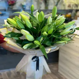 A Fragrant Casablanca Bouquet
