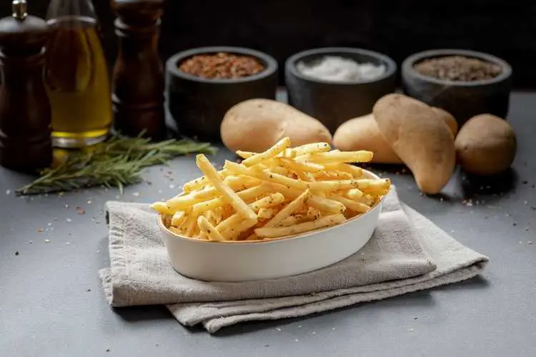 بطاطا مقلية مع الأعشاب