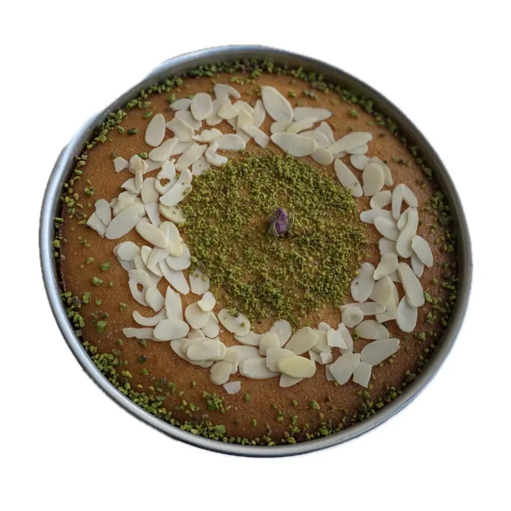 صحن بسبوسة محمصية بالقشطة