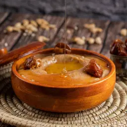 معصوب مع التمر