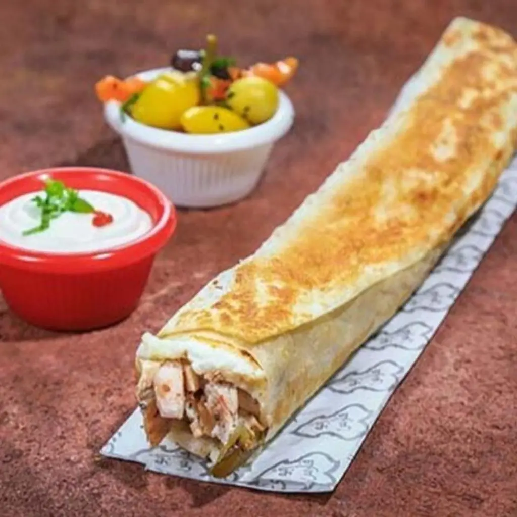ساندوتش شاورما دجاج بالجبن