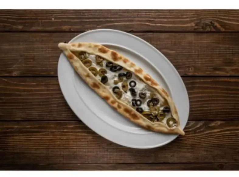فطيرة جبن بالزيتون