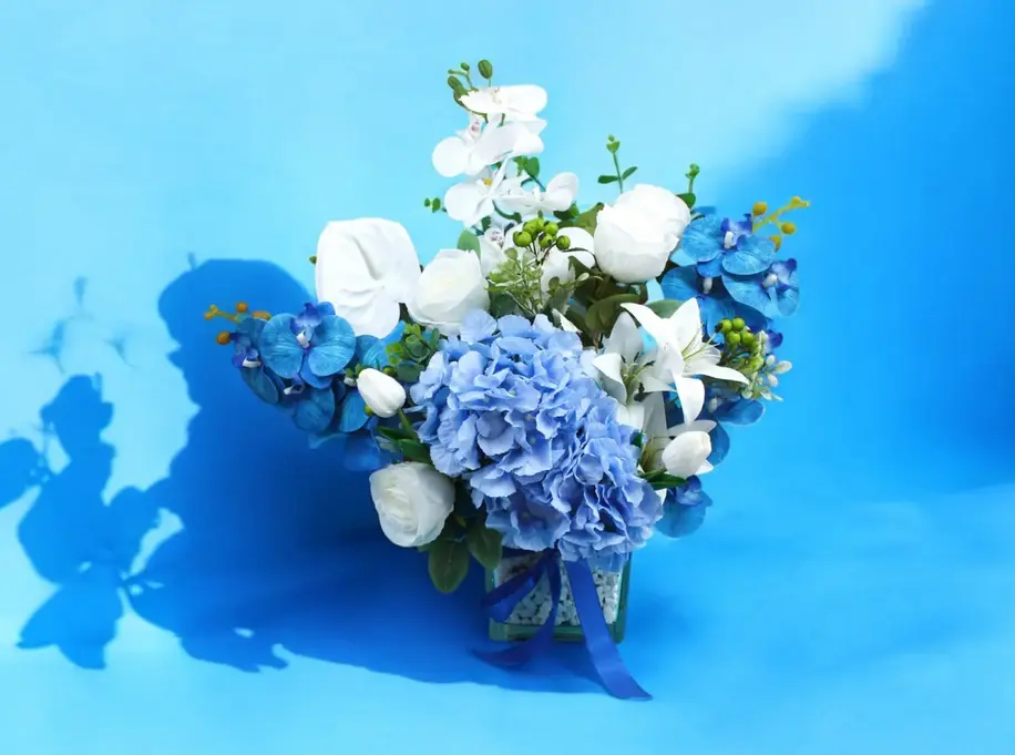 Glow of Blue Vase 0195