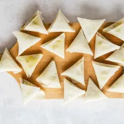 Frozen chicken samosa