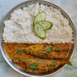Fish Curry with Rice, Vegetable, Dal & Salad