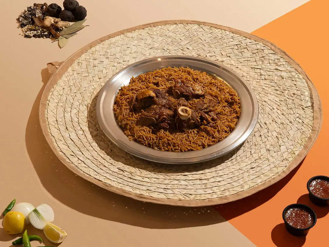 مضغوط حاشي أحمر نفر