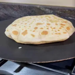 خبز شباتي مع الجبنة