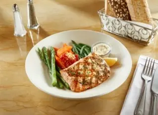 ™SKINNYLICIOUS السلمون المشوي