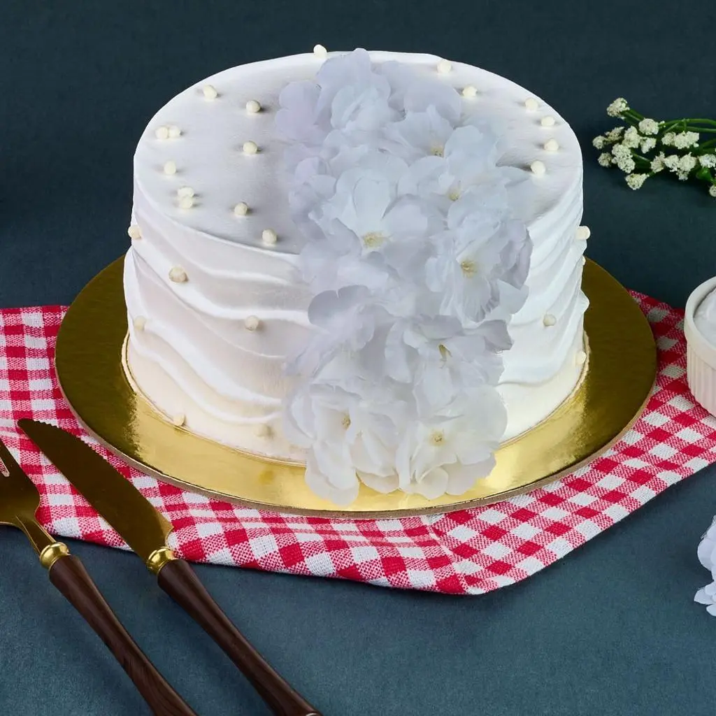 White Rose Cake