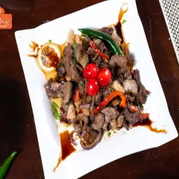 كبدة وكلاوي وقلب مشوي باللية