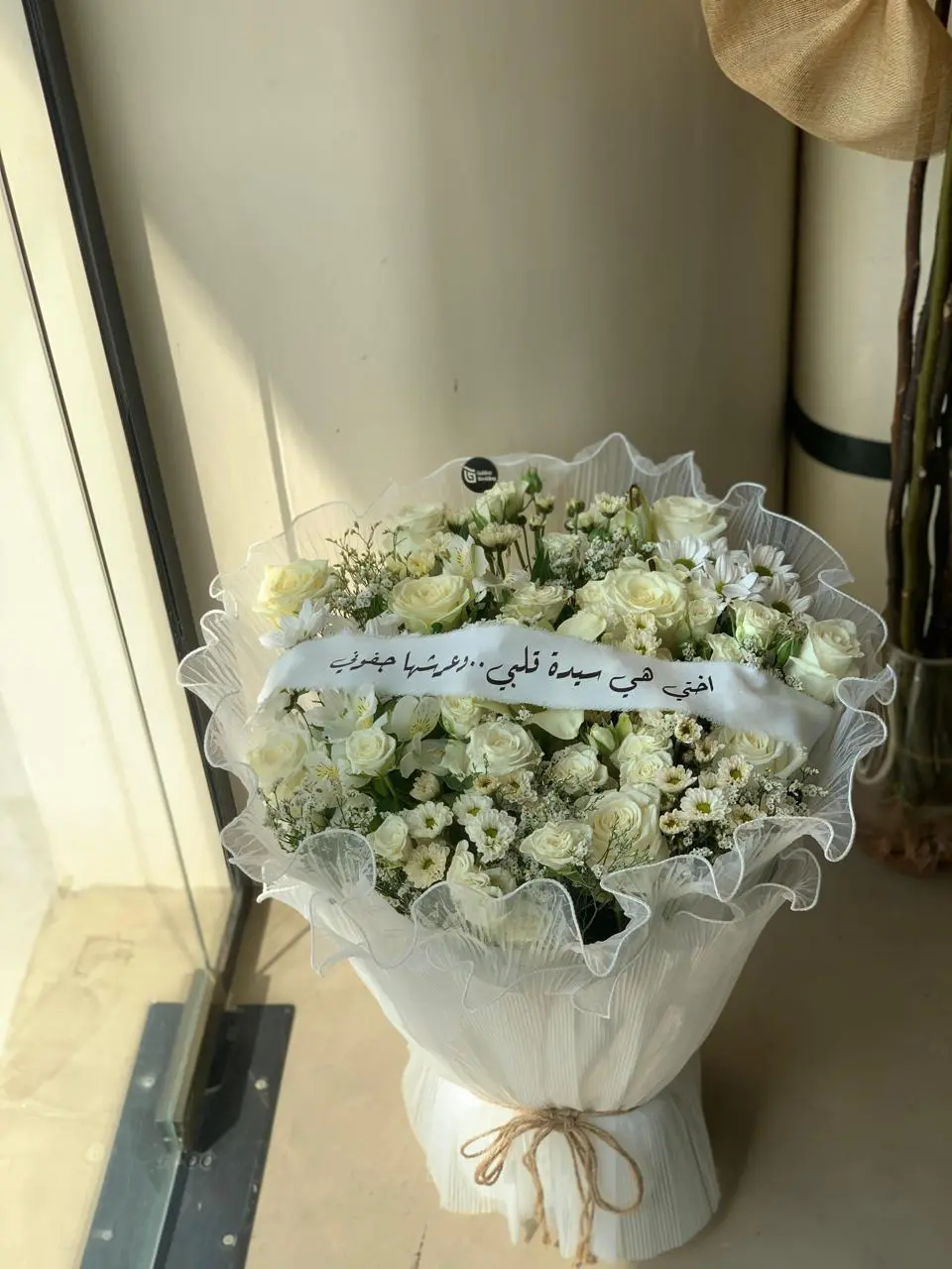 باقة الجوري ابيض ليوم الاخت