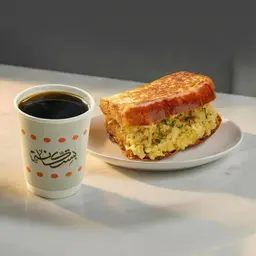 وجبة سكرمبيل بريوش مع شاي