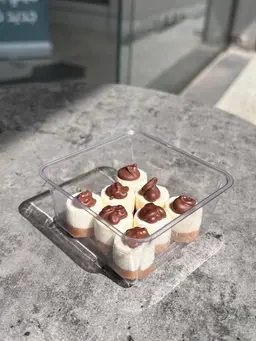 Tiny Chocolate Cheesecake the size of the piece 2 cm * 2 cm