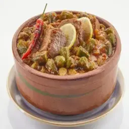 طاجن بامية باللحمة مع أرز بالشعيرية