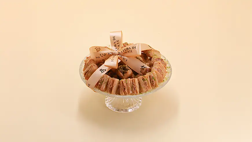 Round Crystal Tray Mixed Baklava