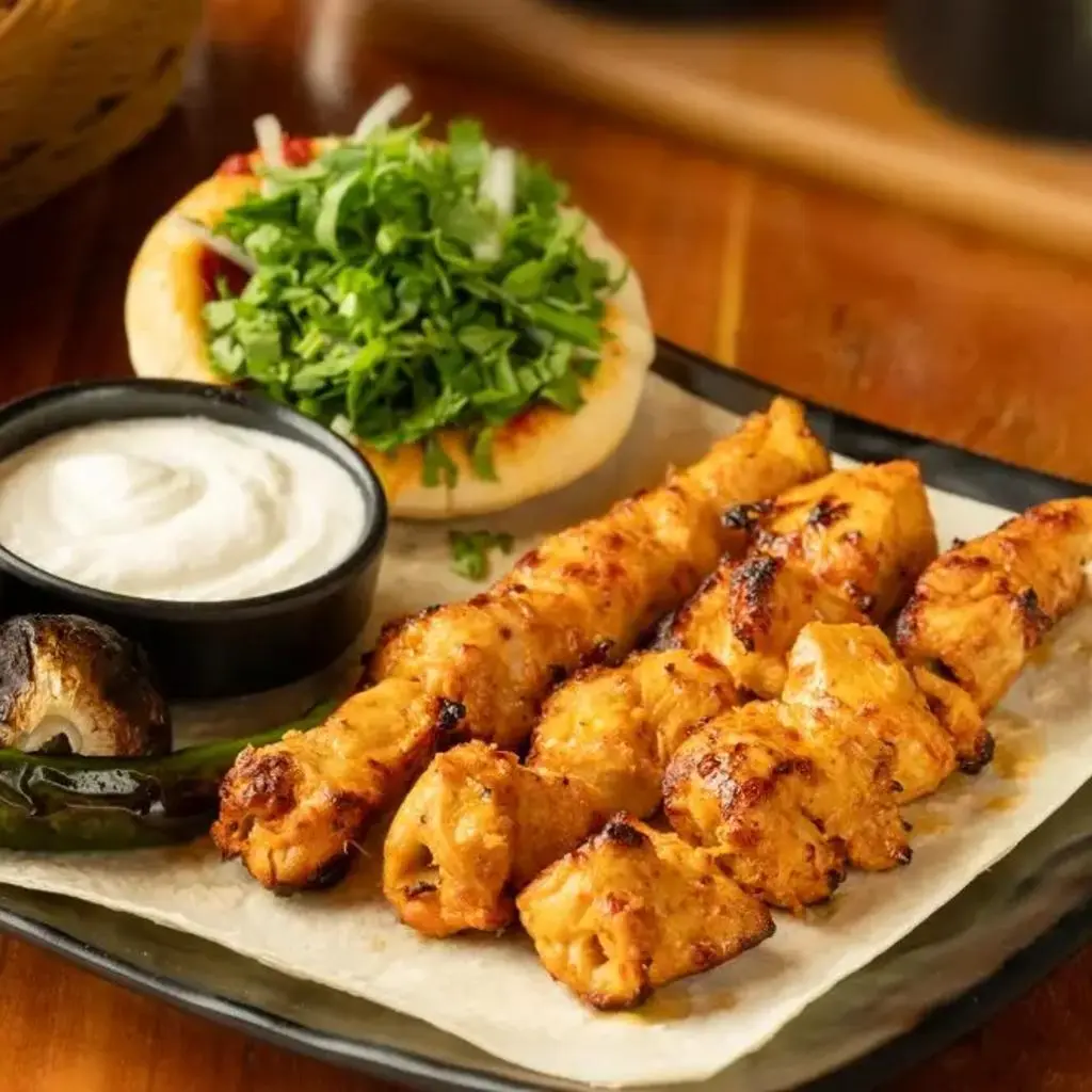 طاووق أحمر
