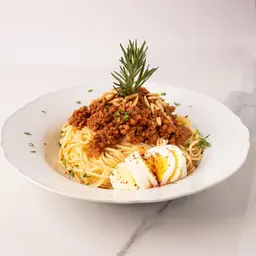 اسباغيتي مع اللحم المفروم و البيض