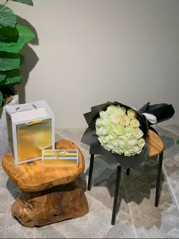 Chocolate Bostani with Bouquet 3