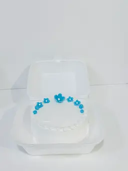 كعكة غداء الزهرة الزرقاء