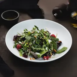 سلطة جبن الماعز