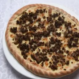بيتزا باللحم