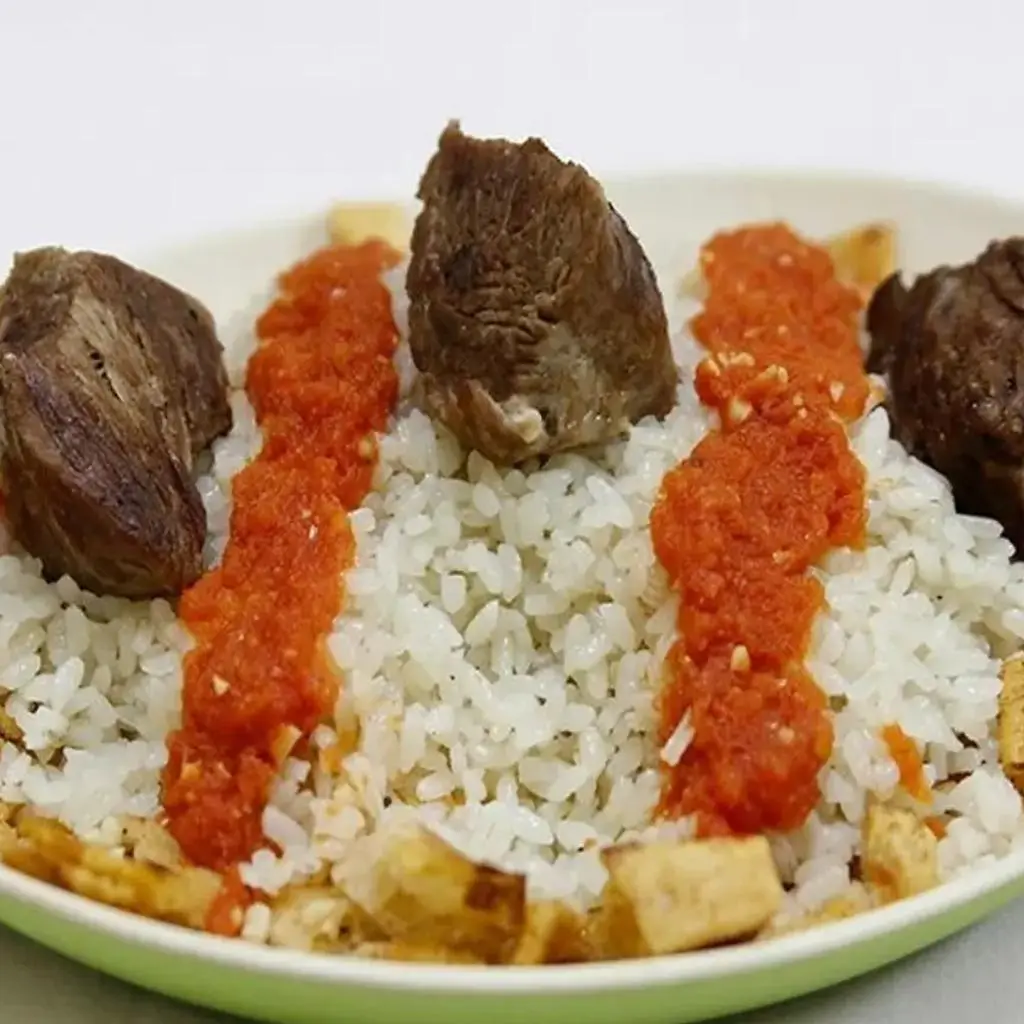 فتة باللحمة المحمرة