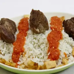فتة باللحمة المحمرة