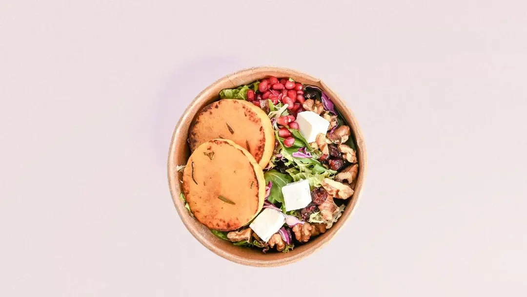سلطة القرع والجوز صغيره
