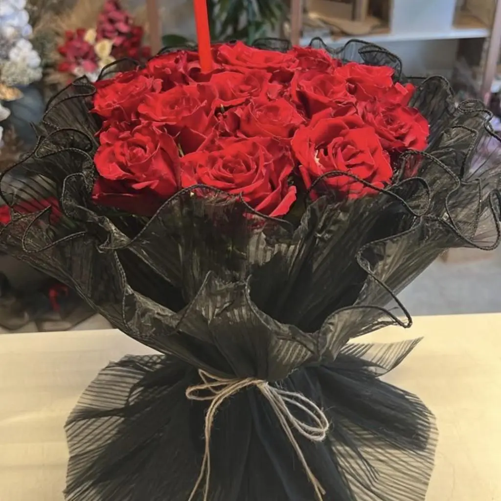 Bouquet of Natural Red Jory Roses
