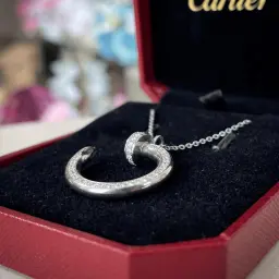 Cartier Elegant Whisper