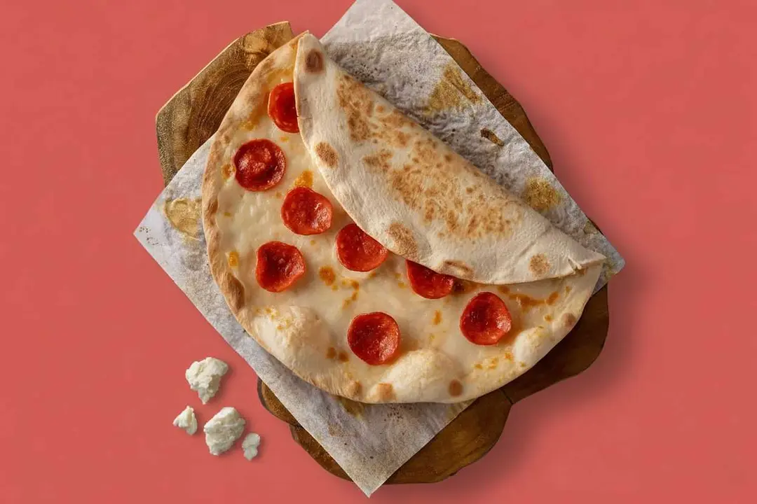 Akkawi Pepperoni Manakeesh