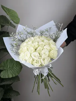 Elegant white rose bouquet