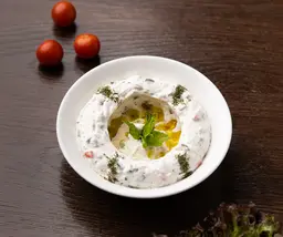 لبنة غزل
