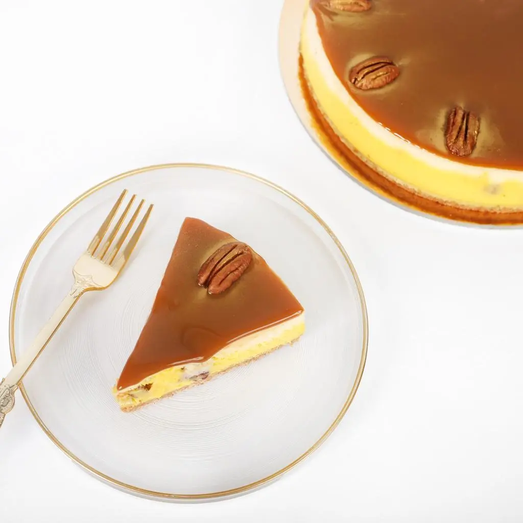 Pecan Cheesecake with Caramel