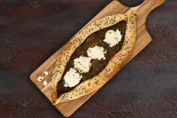 فطاير الزعتر والجبنة النابلسية