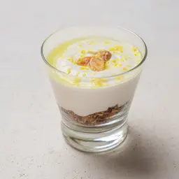 كوب الزبادي مع الزنجبيل والليمون