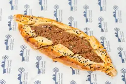 لحم عجين بلدي بالجبن